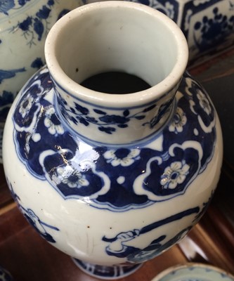 Lot 278 - A Chinese blue and white baluster vase,...