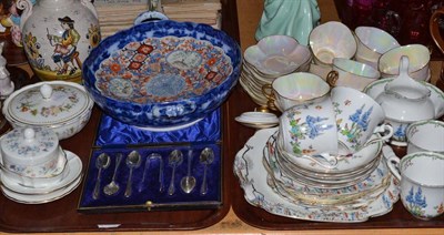 Lot 141 - A cased set of six silver coffee spoons and a pair of sugar tongs, and two trays of ceramics...