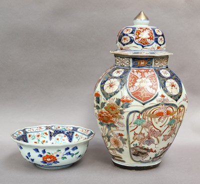 Lot 293 - A Japanese large Imari octagonal baluster jar...