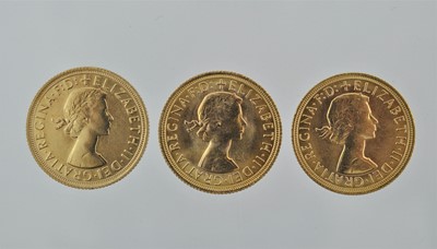 Lot 302 - 3 x Elizabeth, Sovereigns 1966, 1967 and 1968,...