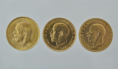 Lot 298 - 3 x George V, Sovereigns 1927SA, 1928SA and...