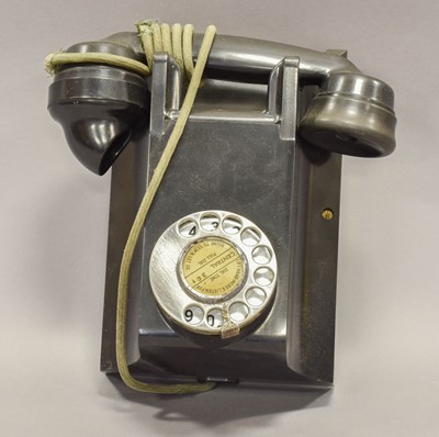 Lot 207 - A GPO 200-Series Bakelite Telephone