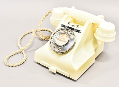 Lot 211 - A GPO Type 328 Ivory Bakelite Telephone