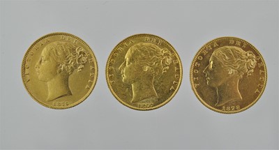 Lot 261 - 3 x Victoria, Sovereigns 1875S, 1877S and...