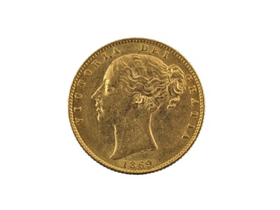 Lot 253 - Victoria, Sovereign 1869, obv. young head left,...