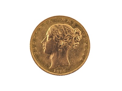 Lot 230 - Victoria, Sovereign 1839, obv. young head left,...