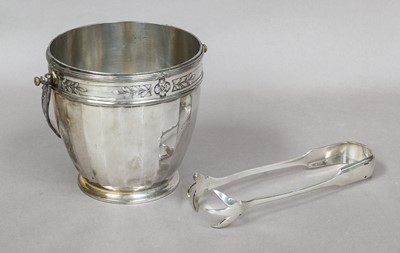 Lot 194 - A group of glass and silver plated items,...