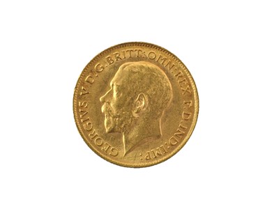 Lot 355 - George V, Half Sovereign 1914, obv. bare head...