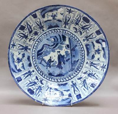 Lot 185 - An 18th century Kraak porcelain dish with...
