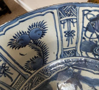 Lot 185 - A Kraak Porcelain Dish, Wanli period,...