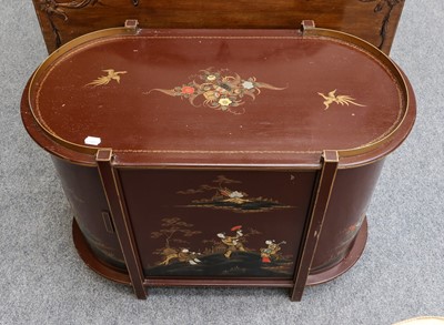 Lot 1143 - An early 20th century chinoiserie decorated...