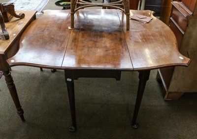 Lot 1265 - A 18th century mahogany gateleg table with...