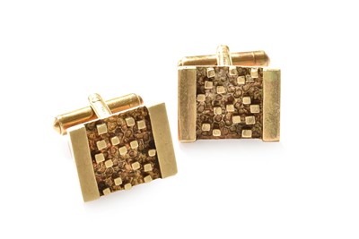 Lot 313 - A pair of 9 carat gold cufflinks