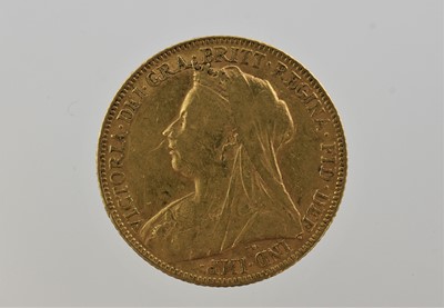 Lot 324 - Victoria, Sovereign 1899, obv. old veiled head...