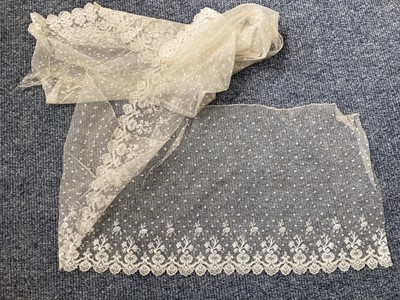 Lot 2135 - Assorted Late 19th/Early 20th Century Lace...