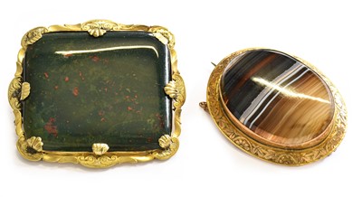 Lot 224 - A Moss Agate Brooch, measures 6.0cm by 5.6cm;...