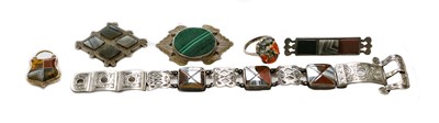 Lot 146 - A small collection of hardstone jewellery,...