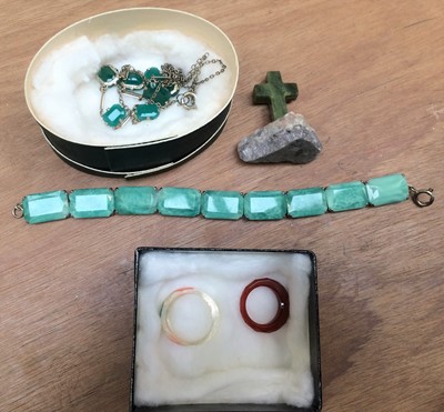 Lot 161 - A quantity of costume jewellery including a...