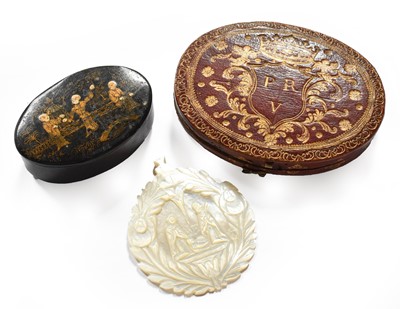 Lot 138 - A chinoiserie lacquer box, together with an...