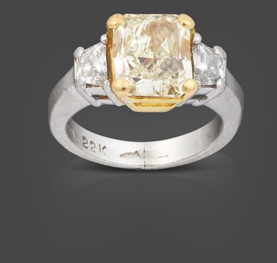Lot 2346 - A Diamond Three Stone Ring