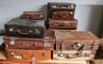 Lot 261 - A group of vintage leather suitcases (14)