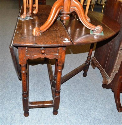 Lot 434 - Oak gateleg table