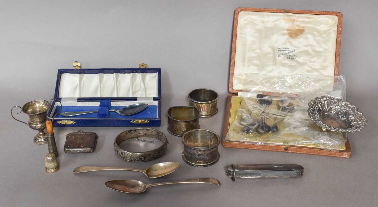 Lot 11 - A tray of assorted silver items, including: a...