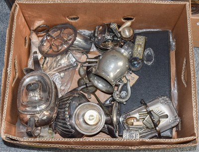 Lot 11 - A tray of assorted silver items, including: a...