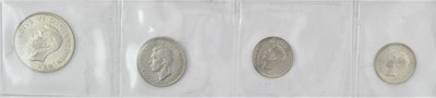 Lot 108 - ♦16 x George V, Silver Coins comprising: 3 x...