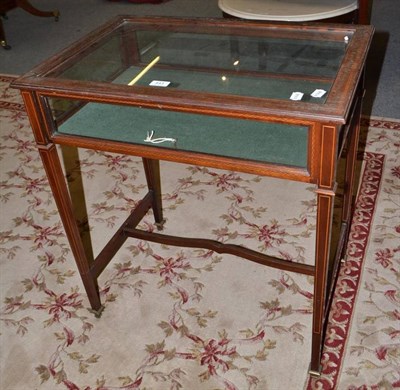 Lot 443 - Edwardian inlaid mahogany bijouterie table