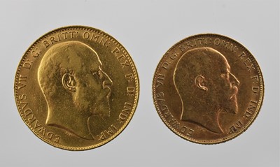 Lot 336 - 2 x Edward VII, comprising: Sovereign 1907,...