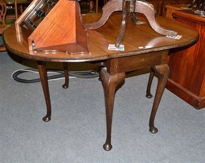 Lot 488 - A mahogany drop-leaf dining table