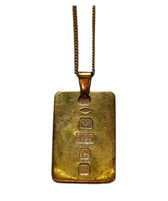 Lot 90 - A 9 carat gold pendant on chain, pendant...