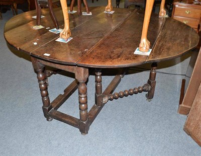 Lot 502 - A late 17th century oak gateleg table on bobbin turned legs