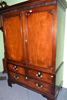 Lot 507 - A Georgian mahogany linen press