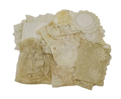 Lot 2150 - Assorted Mainly Early 20th Century Lace,...