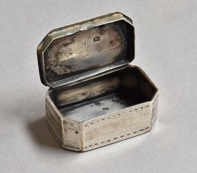 Lot 19 - A George III Silver Snuff-Box, Maker's Mark JJ,...