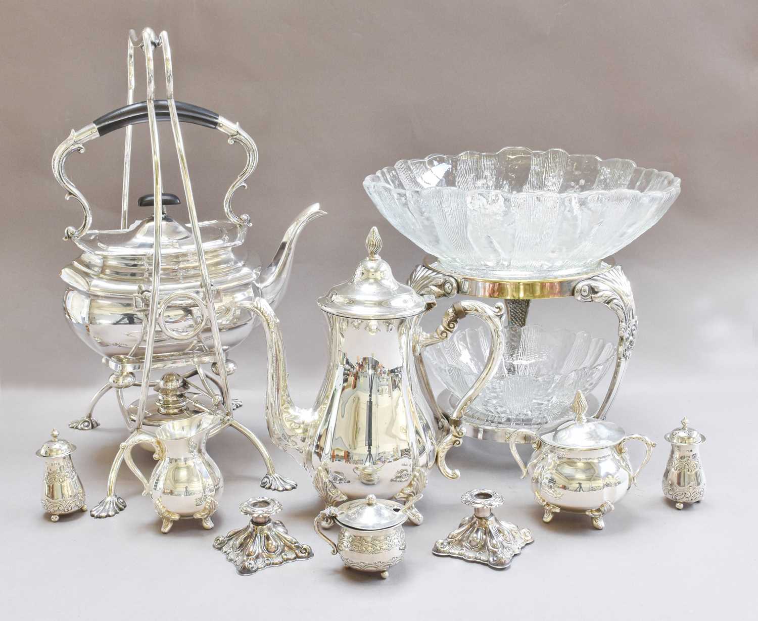 Lot 14 - Group of silver plated items including a...