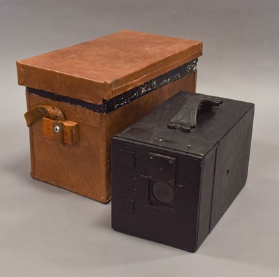 Lot 316 - Newman & Guardia Box Camera