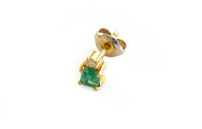 Lot 179 - A single emerald and diamond earring, an...