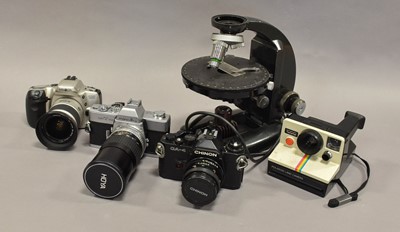 Lot 353 - Various Cameras