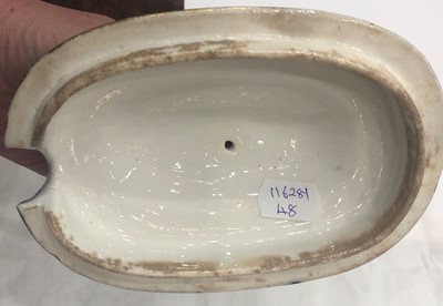 Lot 244 - A Chamberlains Worcester Soup Tureen and Cover,...