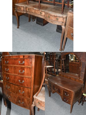 Lot 1122 - An early 20th century mahogany bow fronted...