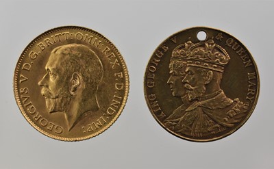 Lot 357 - George V, Half Sovereign 1925, Pretoria Mint,...