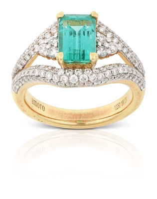 Lot 2291 - An Emerald and Diamond Ring