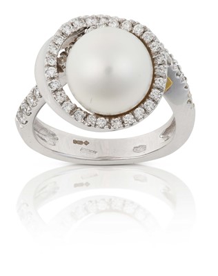 Lot 2322 - An 18 Carat White Gold South Sea Pearl and Diamond Ring