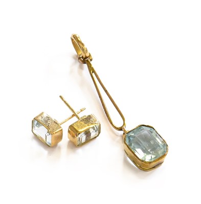 Lot 190 - A Pair of 9 Carat Gold Aquamarine Earrings,...