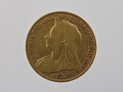 Lot 330 - Victoria, Half Sovereign 1897, obv. old veiled...