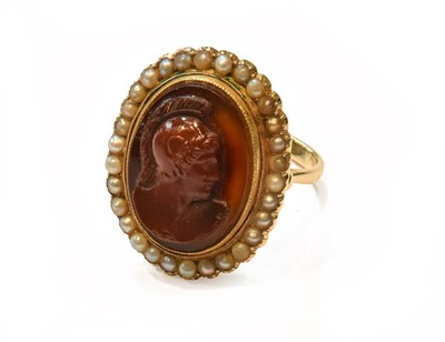 Lot 357 - A Cameo Ring, the oval hardstone cameo within...