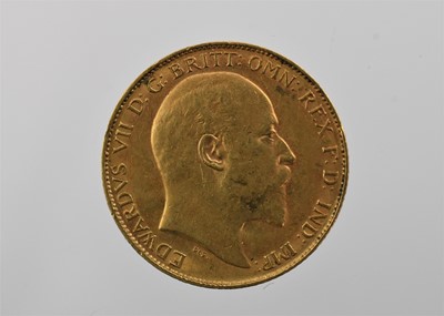 Lot 339 - Edward VII, Half Sovereign 1902, obv. bare...